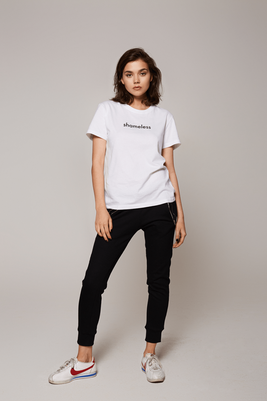 T-shirt oversize / shameless / white - obrazek 2