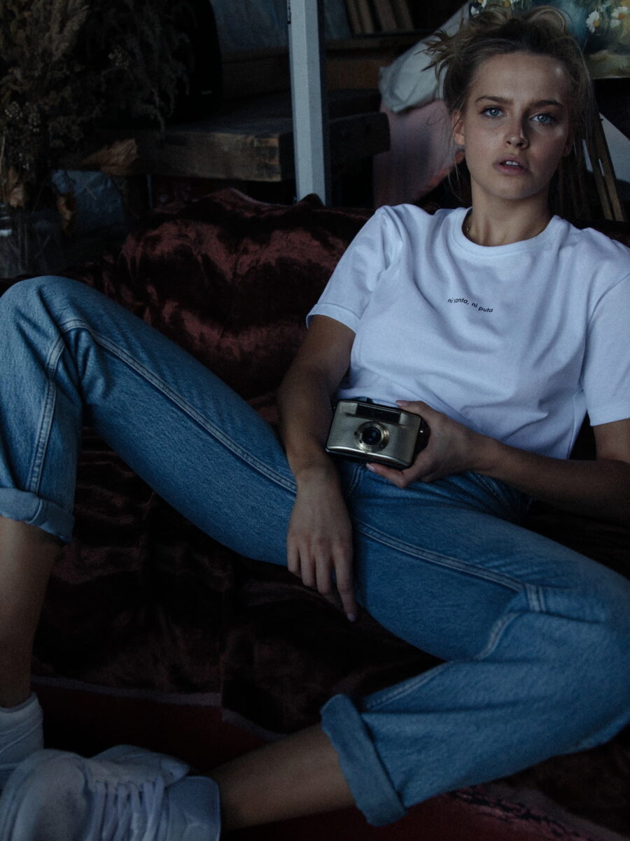 T-shirt oversize / ni santa ni puta - obrazek 9
