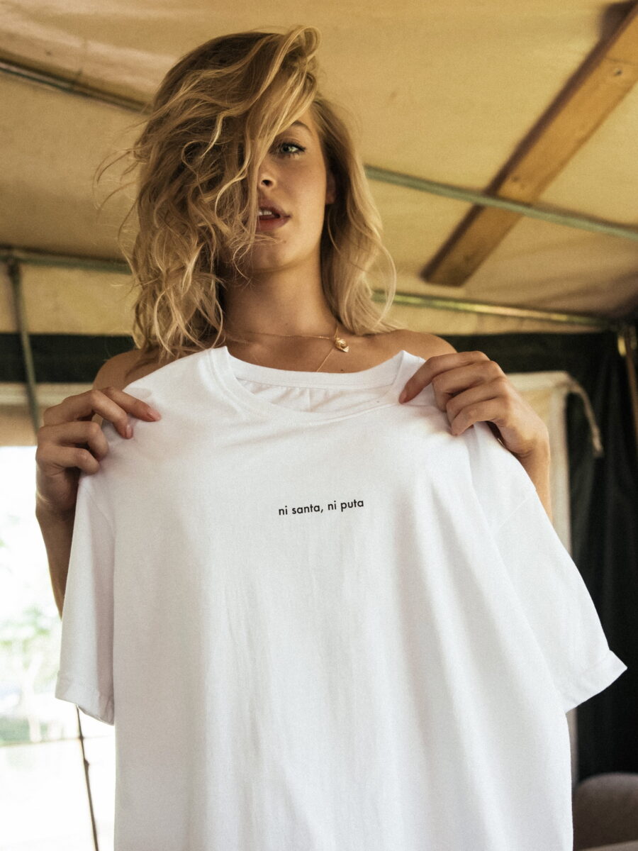 T-shirt oversize / ni santa ni puta - obrazek 4